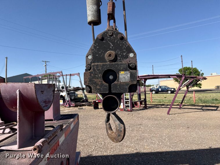 image for item DS6806 2012 Peterbilt 365 crane truck