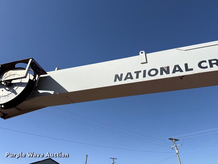 image for item DS6806 2012 Peterbilt 365 crane truck
