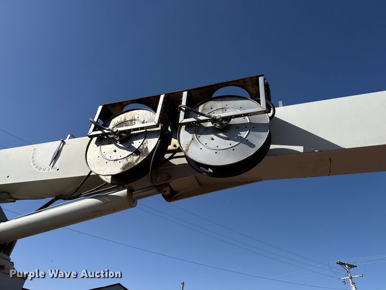 image for item DS6806 2012 Peterbilt 365 crane truck
