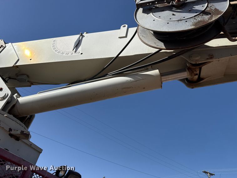 image for item DS6806 2012 Peterbilt 365 crane truck