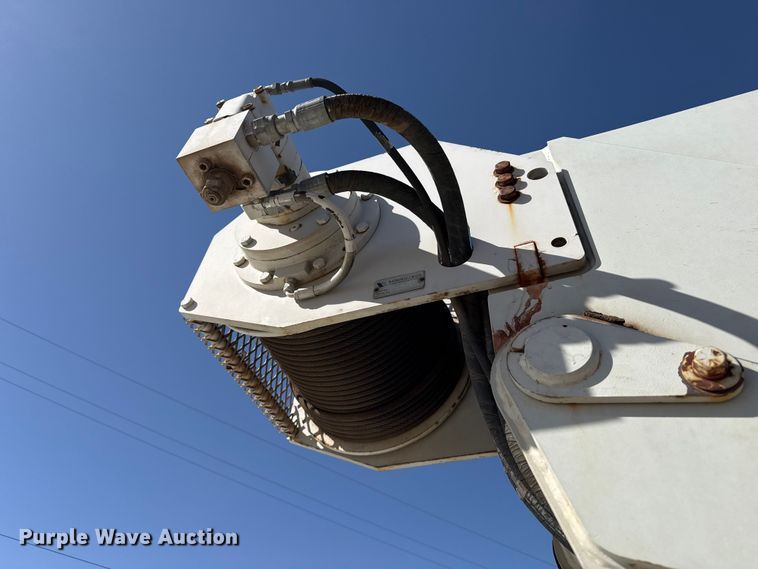 image for item DS6806 2012 Peterbilt 365 crane truck