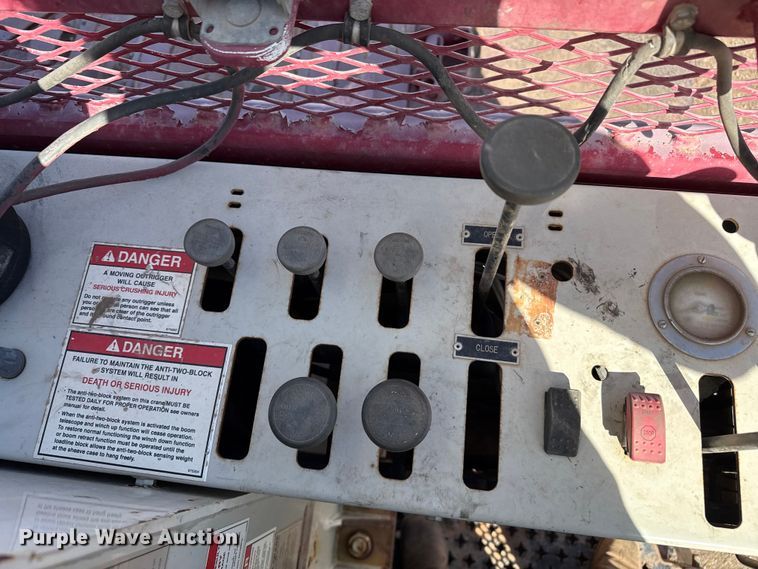 image for item DS6806 2012 Peterbilt 365 crane truck