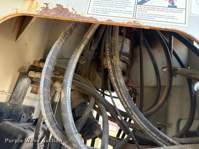 image for item DS6806 2012 Peterbilt 365 crane truck