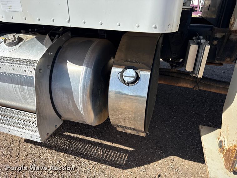 image for item DS6806 2012 Peterbilt 365 crane truck