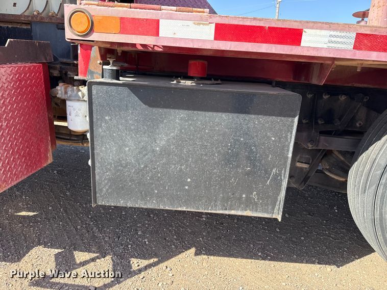 image for item DS6806 2012 Peterbilt 365 crane truck