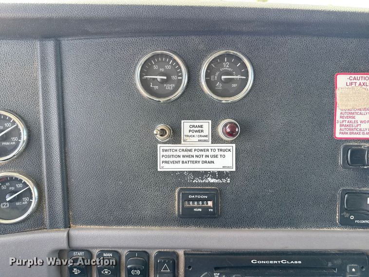 image for item DS6806 2012 Peterbilt 365 crane truck
