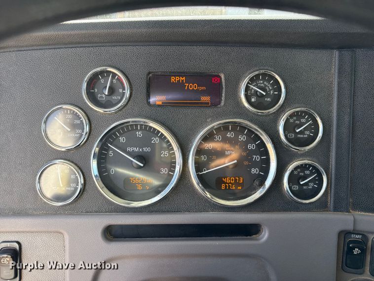 image for item DS6806 2012 Peterbilt 365 crane truck