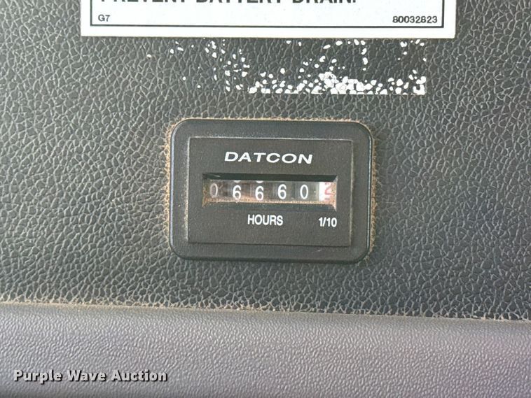 image for item DS6806 2012 Peterbilt 365 crane truck