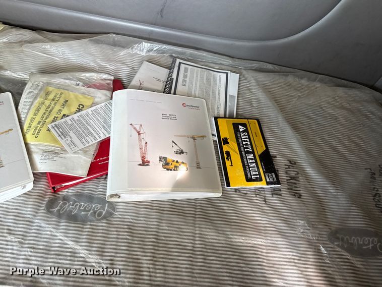 image for item DS6806 2012 Peterbilt 365 crane truck