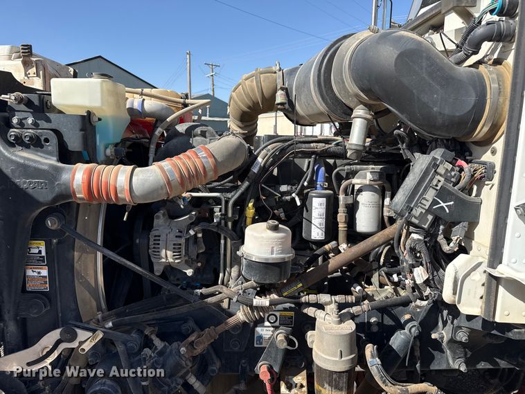 image for item DS6806 2012 Peterbilt 365 crane truck