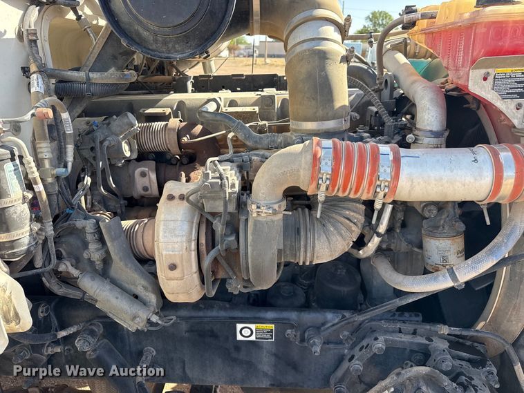 image for item DS6806 2012 Peterbilt 365 crane truck