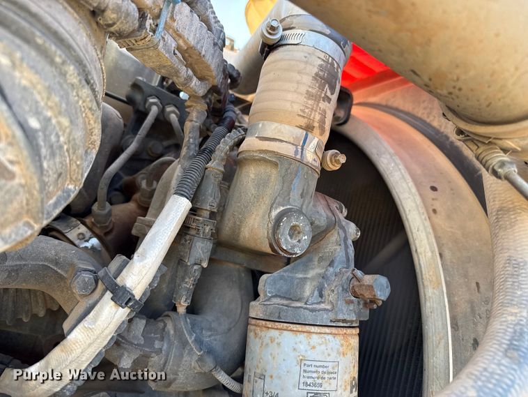 image for item DS6806 2012 Peterbilt 365 crane truck