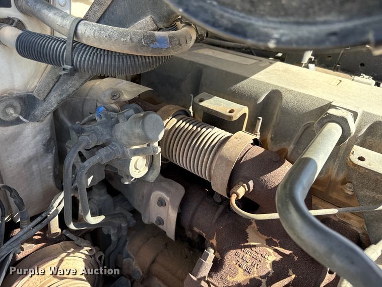 image for item DS6806 2012 Peterbilt 365 crane truck