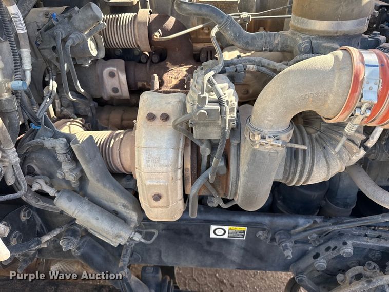 image for item DS6806 2012 Peterbilt 365 crane truck