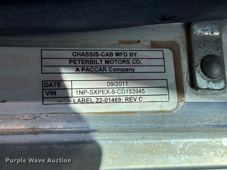 image for item DS6806 2012 Peterbilt 365 crane truck