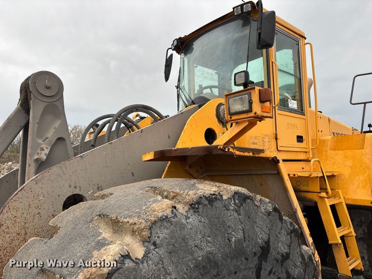 image for item DT0064 2007 Volvo L220E wheel loader