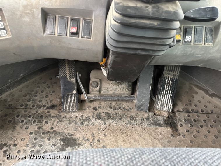 image for item DT0064 2007 Volvo L220E wheel loader