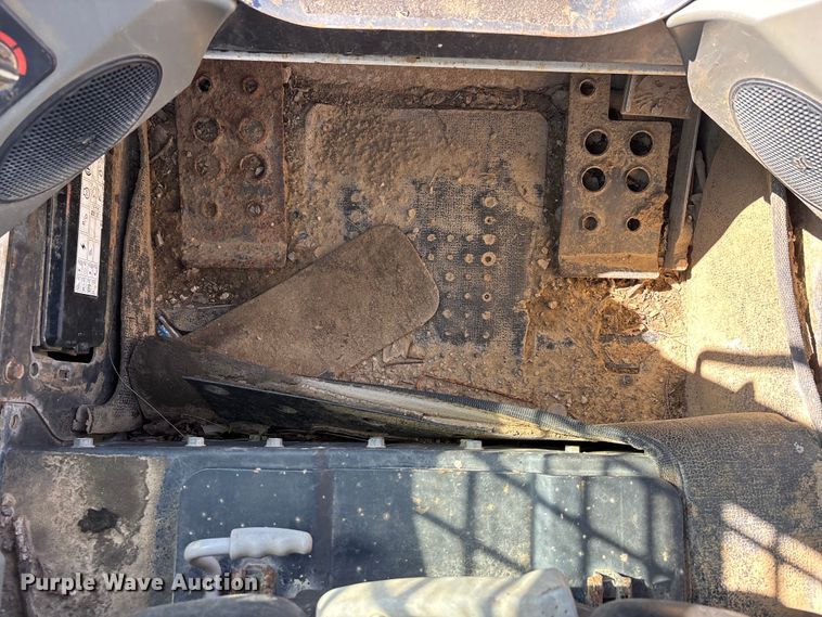 image for item DT0141 2017 Bobcat T595 tracked skid steer loader