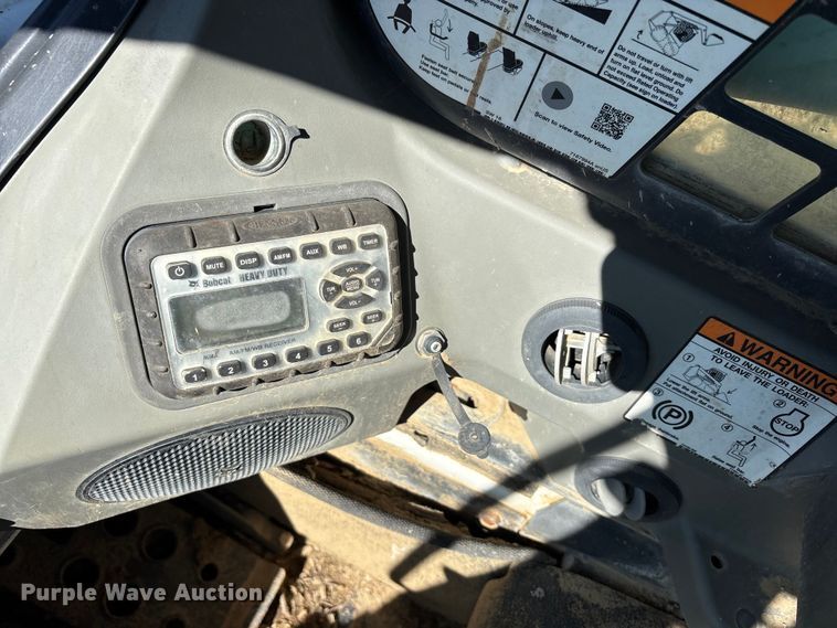 image for item DT0141 2017 Bobcat T595 tracked skid steer loader