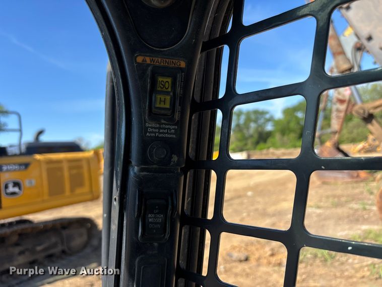 image for item DT0141 2017 Bobcat T595 tracked skid steer loader