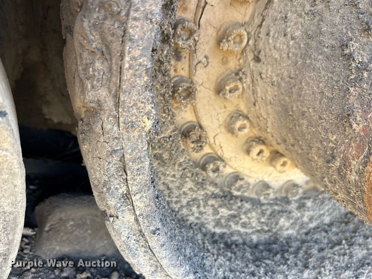 image for item DT0144 Terex CR362L paver