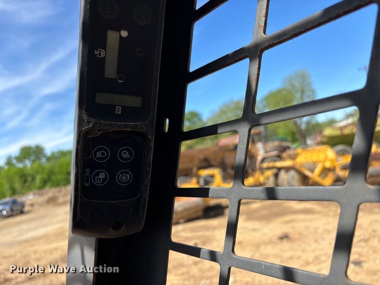 image for item DT0146 2005 Case 420 skid steer loader