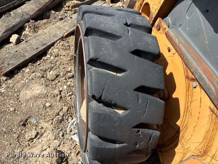 image for item DT0146 2005 Case 420 skid steer loader