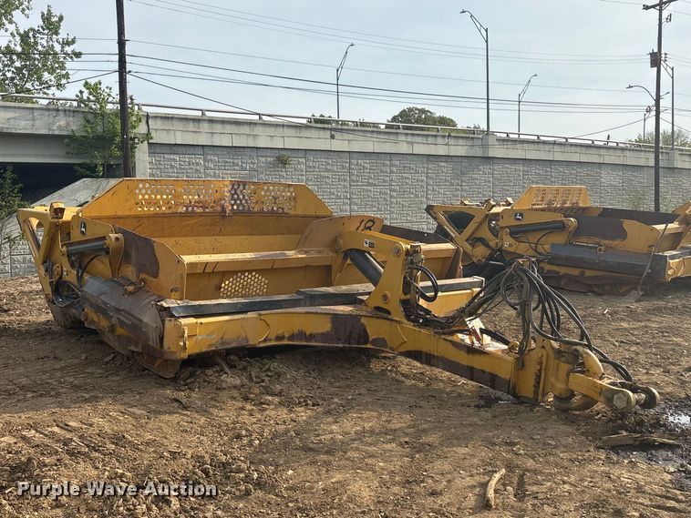 image for item DT0150 John Deere 1812C scraper