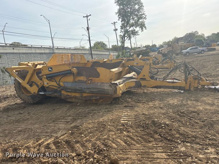 image for item DT0150 John Deere 1812C scraper