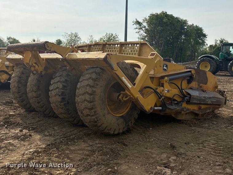 image for item DT0150 John Deere 1812C scraper