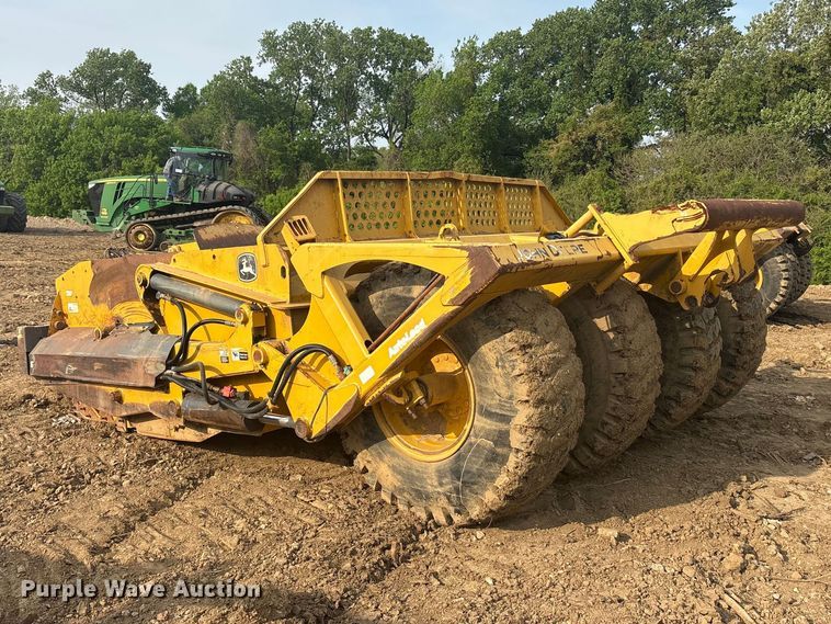 image for item DT0150 John Deere 1812C scraper