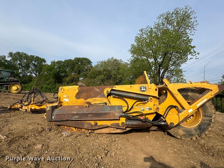 image for item DT0150 John Deere 1812C scraper