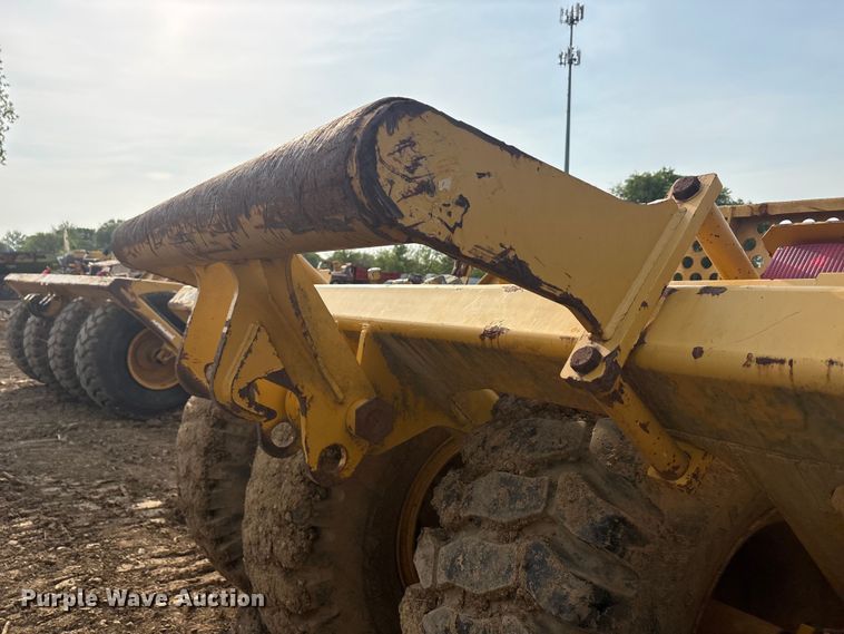 image for item DT0150 John Deere 1812C scraper