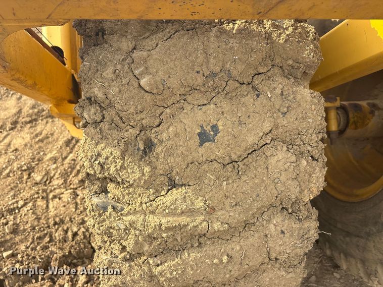 image for item DT0150 John Deere 1812C scraper