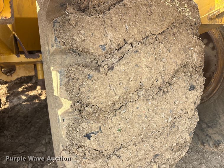 image for item DT0150 John Deere 1812C scraper