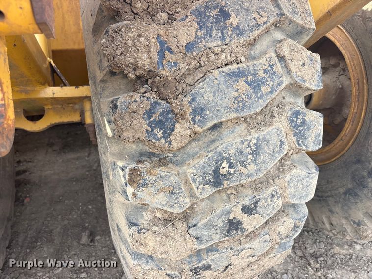 image for item DT0150 John Deere 1812C scraper