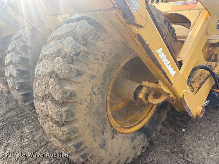 image for item DT0150 John Deere 1812C scraper