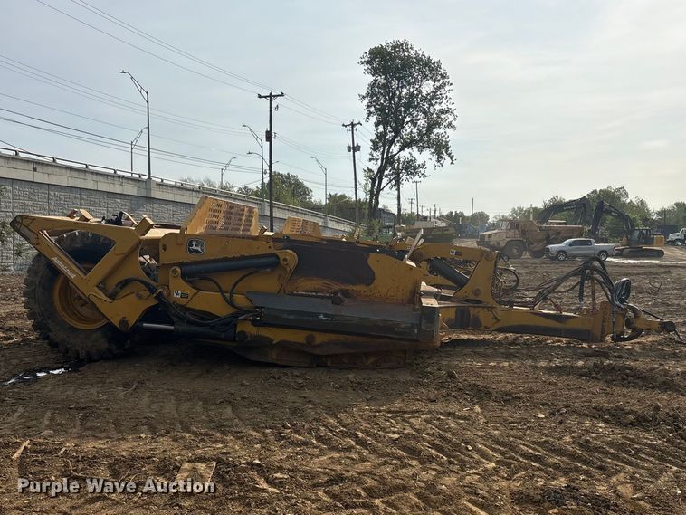 image for item DT0151 John Deere 1812C scraper