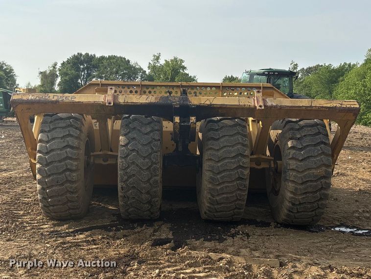image for item DT0151 John Deere 1812C scraper