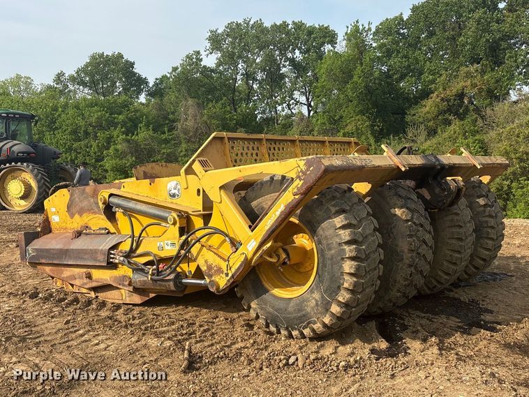 image for item DT0151 John Deere 1812C scraper