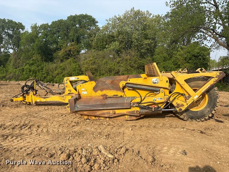 image for item DT0151 John Deere 1812C scraper