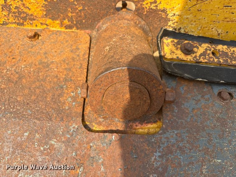 image for item DT0151 John Deere 1812C scraper