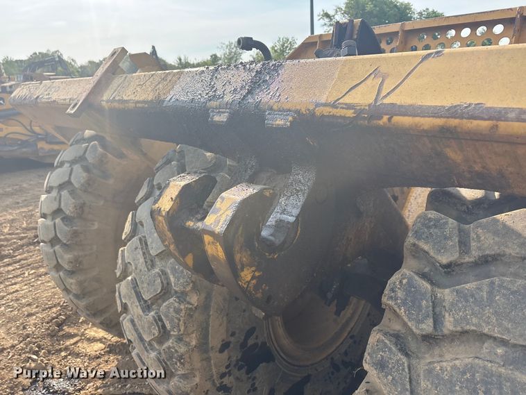 image for item DT0151 John Deere 1812C scraper