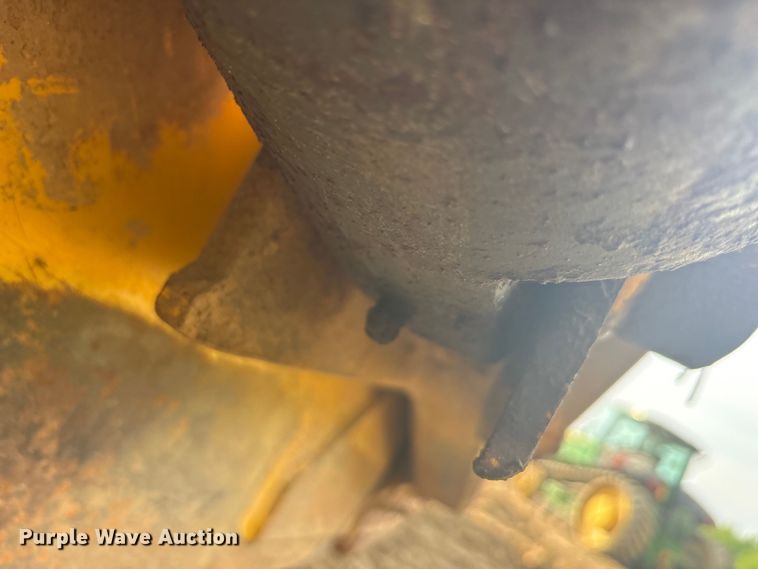 image for item DT0151 John Deere 1812C scraper