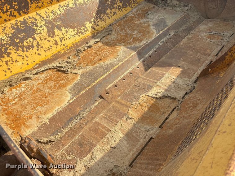 image for item DT0151 John Deere 1812C scraper