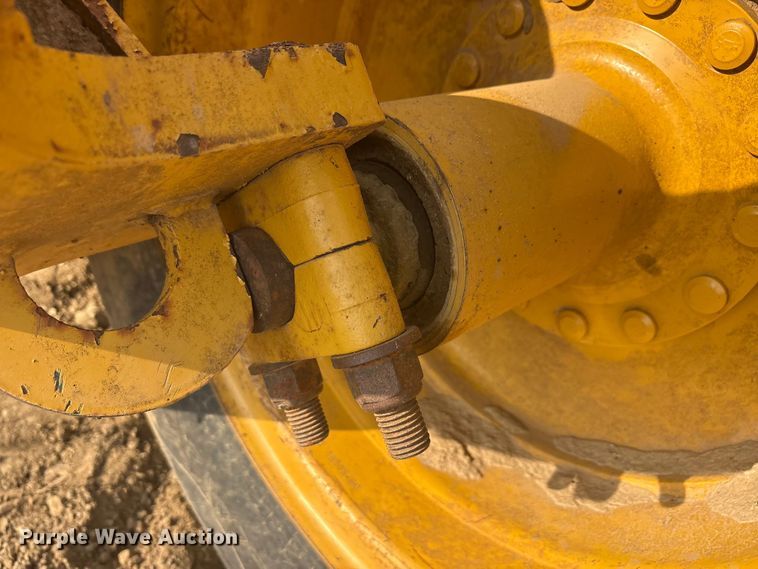 image for item DT0151 John Deere 1812C scraper