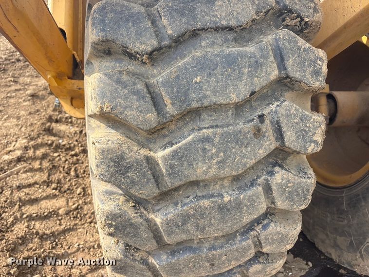 image for item DT0151 John Deere 1812C scraper