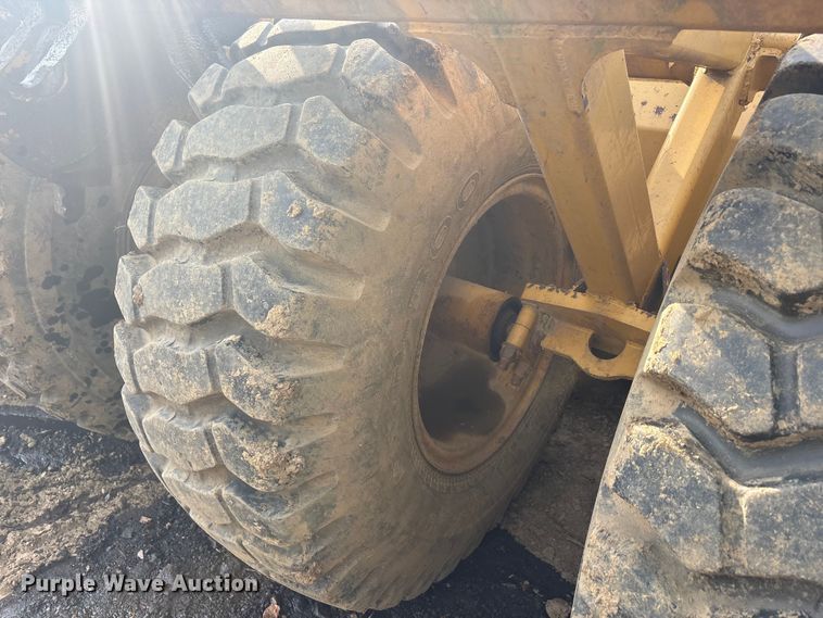 image for item DT0151 John Deere 1812C scraper