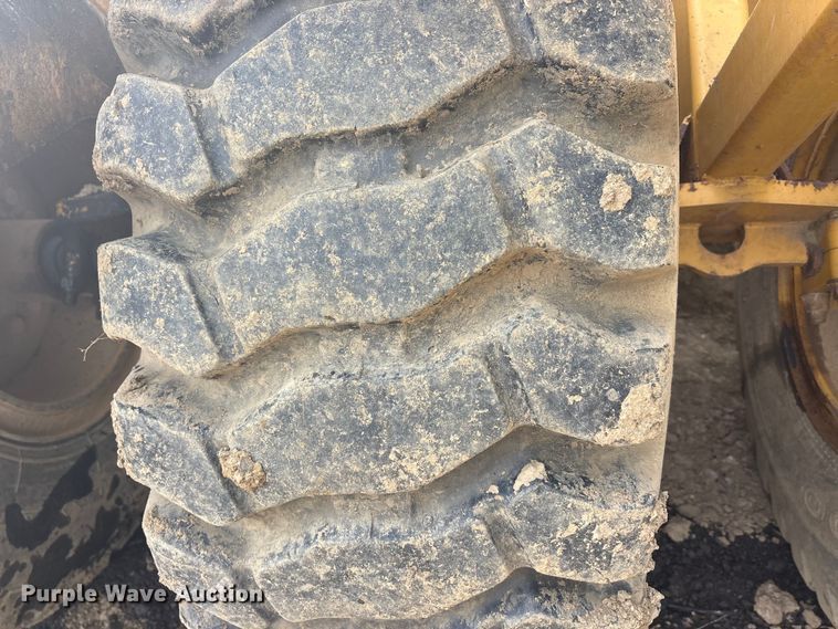 image for item DT0151 John Deere 1812C scraper