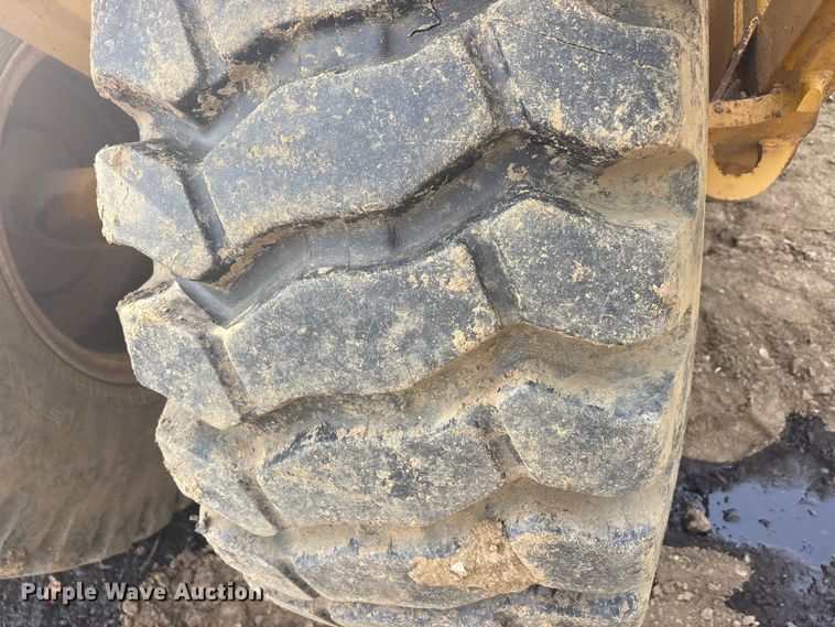 image for item DT0151 John Deere 1812C scraper